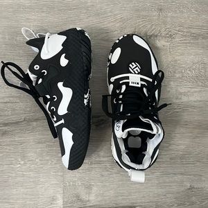 New. Never worn James Harden sneakers volume 6. Adidas brand.